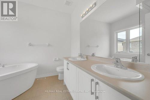 1304 Klondike Drive, Oshawa (Kedron), ON - Indoor Photo Showing Bathroom