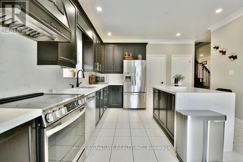 1385 Sheldon Street, Innisfil (Alcona), ON - Indoor Photo Showing Kitchen With Upgraded Kitchen