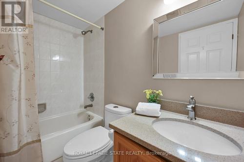 302 - 495 #8 Highway, Hamilton (Stoney Creek), ON - Indoor Photo Showing Bathroom