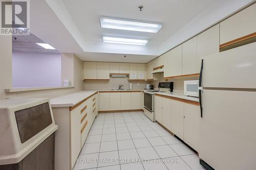 302 - 495 #8 Highway, Hamilton (Stoney Creek), ON - Indoor Photo Showing Kitchen