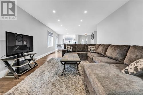 318 Roxton Drive, Waterloo, ON - Indoor Photo Showing Living Room