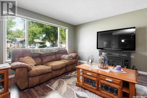 54 Storey Crescent, Regina, SK - Indoor Photo Showing Living Room