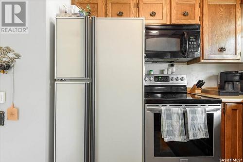 54 Storey Crescent, Regina, SK - Indoor Photo Showing Kitchen