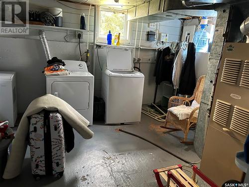 255 21St Street W, Prince Albert, SK - Indoor Photo Showing Laundry Room