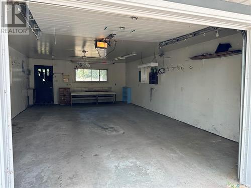 1015 6Th Street, Rosetown, SK - Indoor Photo Showing Garage