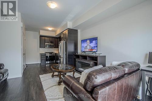 131 - 1081 Danforth Road, Toronto (Eglinton East), ON - Indoor Photo Showing Living Room