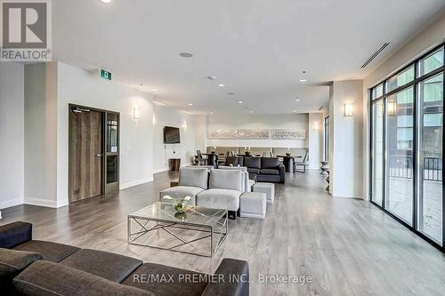 2905 - 2900 Highway 7, Vaughan, ON - Indoor Photo Showing Living Room