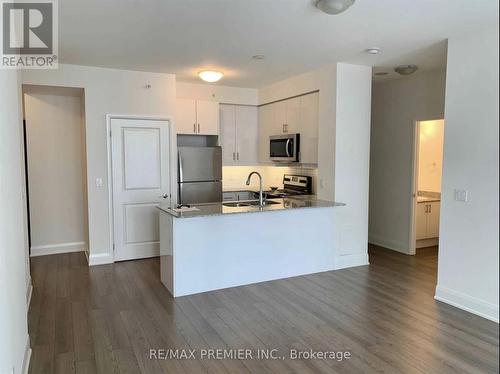 2905 - 2900 Highway 7, Vaughan, ON - Indoor Photo Showing Kitchen