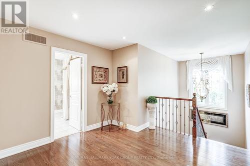 17 Duncton Wood Crescent, Aurora, ON - Indoor Photo Showing Other Room