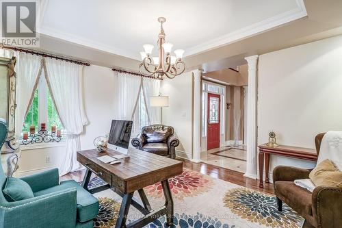 17 Duncton Wood Crescent, Aurora, ON - Indoor Photo Showing Living Room