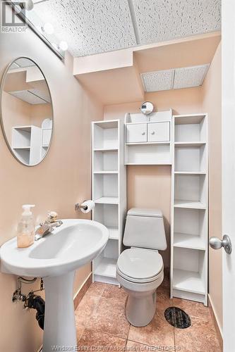 493 Bertha Avenue, Windsor, ON - Indoor Photo Showing Bathroom