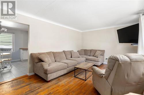 273 Mitton Street South, Sarnia, ON - Indoor Photo Showing Living Room