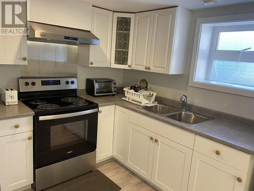 Half Basement 6553 Dunnedin St, Burnaby, BC - Indoor Photo Showing Kitchen With Double Sink