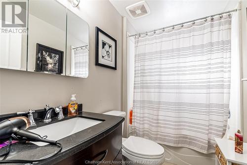 266 Grand Avenue West, Chatham, ON - Indoor Photo Showing Bathroom