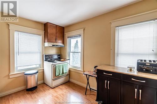 266 Grand Avenue West, Chatham, ON - Indoor Photo Showing Kitchen