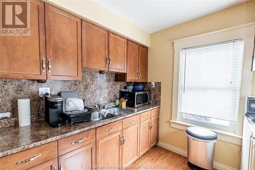 266 Grand Avenue West, Chatham, ON - Indoor Photo Showing Kitchen With Double Sink