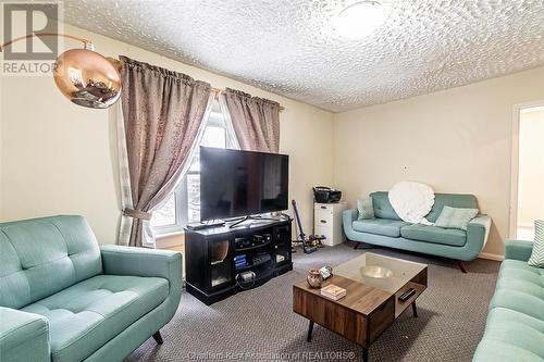 266 Grand Avenue West, Chatham, ON - Indoor Photo Showing Living Room