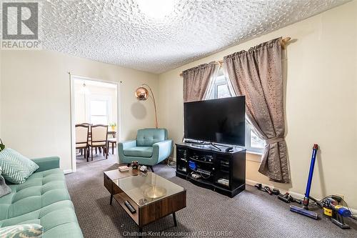 266 Grand Avenue West, Chatham, ON - Indoor Photo Showing Living Room