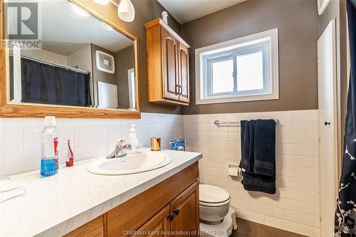 266 Grand Avenue West, Chatham, ON - Indoor Photo Showing Bathroom