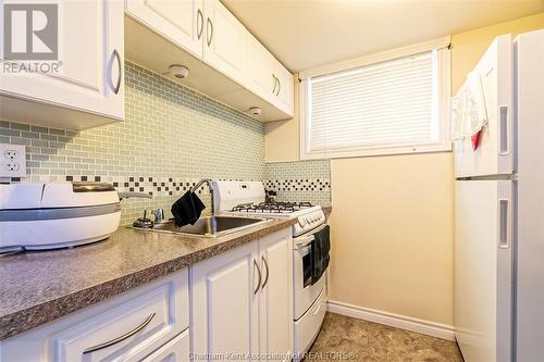 266 Grand Avenue West, Chatham, ON - Indoor Photo Showing Kitchen