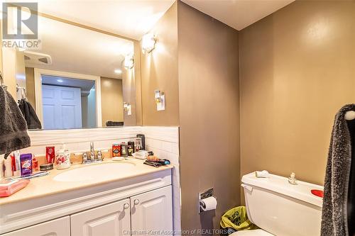 266 Grand Avenue West, Chatham, ON - Indoor Photo Showing Bathroom