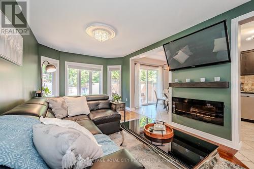 67 Laughland Lane, Guelph (Pine Ridge), ON - Indoor Photo Showing Living Room