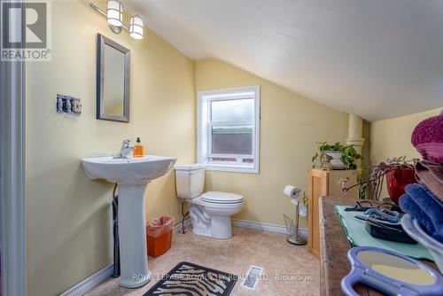 10 Pearl Street, Guelph (Exhibition Park), ON - Indoor Photo Showing Bathroom