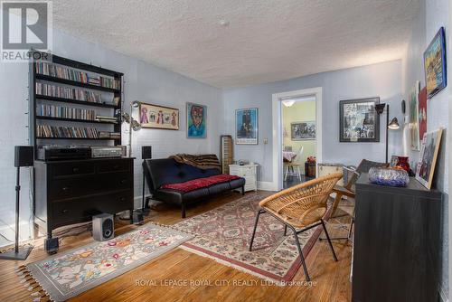 10 Pearl Street, Guelph, ON - Indoor Photo Showing Living Room