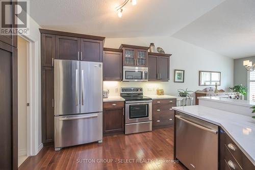 28 - 2100 Denview Avenue, London, ON - Indoor Photo Showing Kitchen