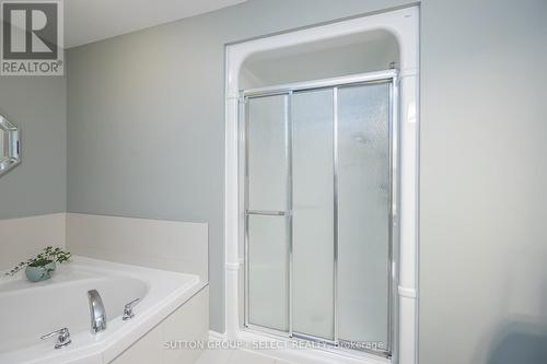 28 - 2100 Denview Avenue, London, ON - Indoor Photo Showing Bathroom