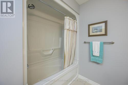 28 - 2100 Denview Avenue, London, ON - Indoor Photo Showing Bathroom