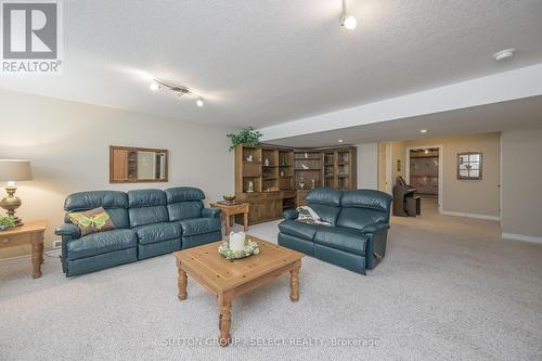 28 - 2100 Denview Avenue, London, ON - Indoor Photo Showing Living Room