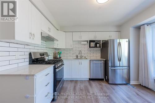 54 - 1990 Wavell Street, London, ON - Indoor Photo Showing Kitchen With Upgraded Kitchen