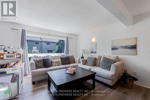 54 - 1990 Wavell Street, London, ON - Indoor Photo Showing Living Room