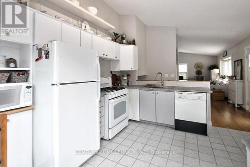 42 Niagara Street, Collingwood, ON - Indoor Photo Showing Kitchen