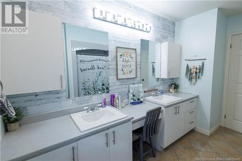 91 Dominique, Grand-Sault/Grand Falls, NB - Indoor Photo Showing Bathroom