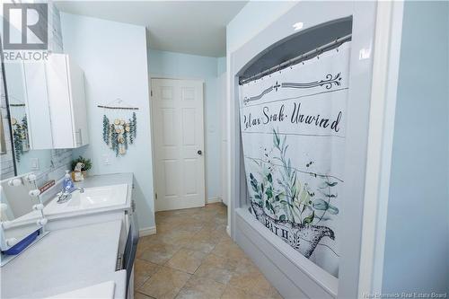 91 Dominique, Grand-Sault/Grand Falls, NB - Indoor Photo Showing Bathroom