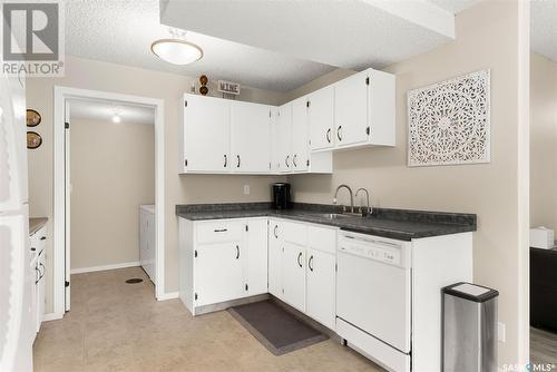 7306 Dalgliesh Drive, Regina, SK - Indoor Photo Showing Kitchen