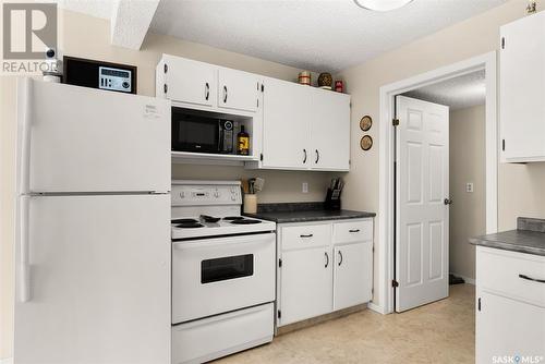 7306 Dalgliesh Drive, Regina, SK - Indoor Photo Showing Kitchen