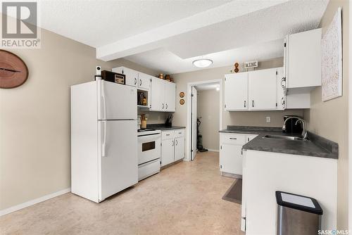 7306 Dalgliesh Drive, Regina, SK - Indoor Photo Showing Kitchen