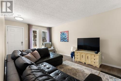 7306 Dalgliesh Drive, Regina, SK - Indoor Photo Showing Living Room