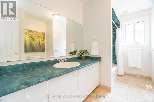 19 Sumac Street, Barrie (Innis-Shore), ON - Indoor Photo Showing Bathroom