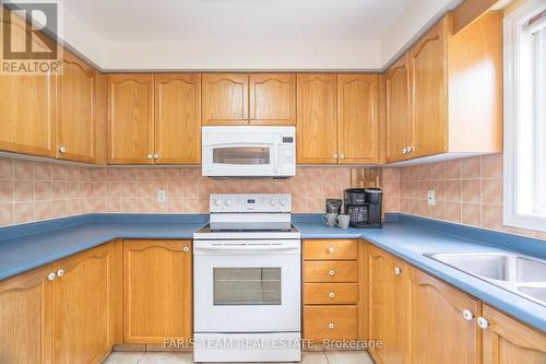 19 Sumac Street, Barrie (Innis-Shore), ON - Indoor Photo Showing Kitchen