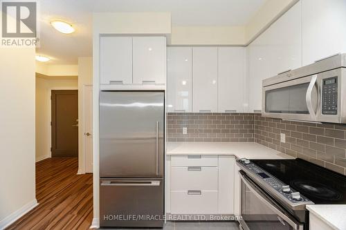 602 - 55 Eglinton Avenue W, Mississauga (Hurontario), ON - Indoor Photo Showing Kitchen With Upgraded Kitchen