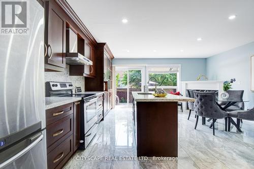 6349 Amber Glen Drive, Mississauga (Lisgar), ON - Indoor Photo Showing Kitchen