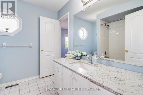 6349 Amber Glen Drive, Mississauga (Lisgar), ON - Indoor Photo Showing Bathroom