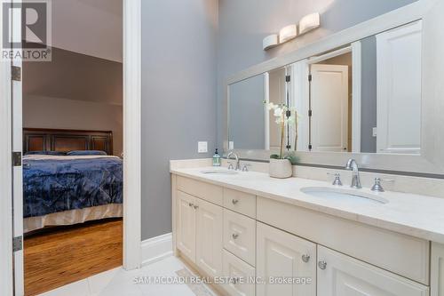 2513 Sharon Crescent, Mississauga (Erindale), ON - Indoor Photo Showing Bathroom