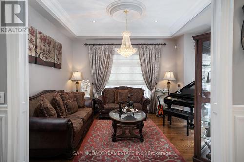 2513 Sharon Crescent, Mississauga (Erindale), ON - Indoor Photo Showing Living Room