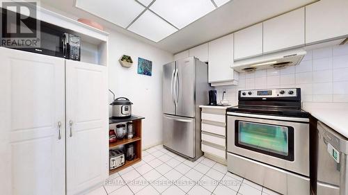 2606 - 550 Webb Drive, Mississauga (City Centre), ON - Indoor Photo Showing Kitchen