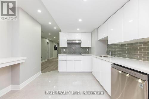 71 Little Britain Crescent, Brampton (Bram West), ON - Indoor Photo Showing Kitchen With Upgraded Kitchen